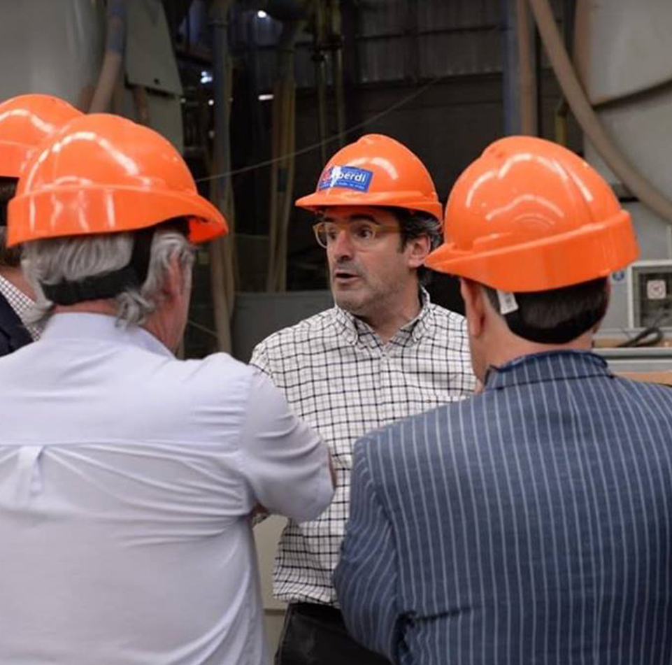 Visita del ministro Sica a la planta de Cerámica Alberdi