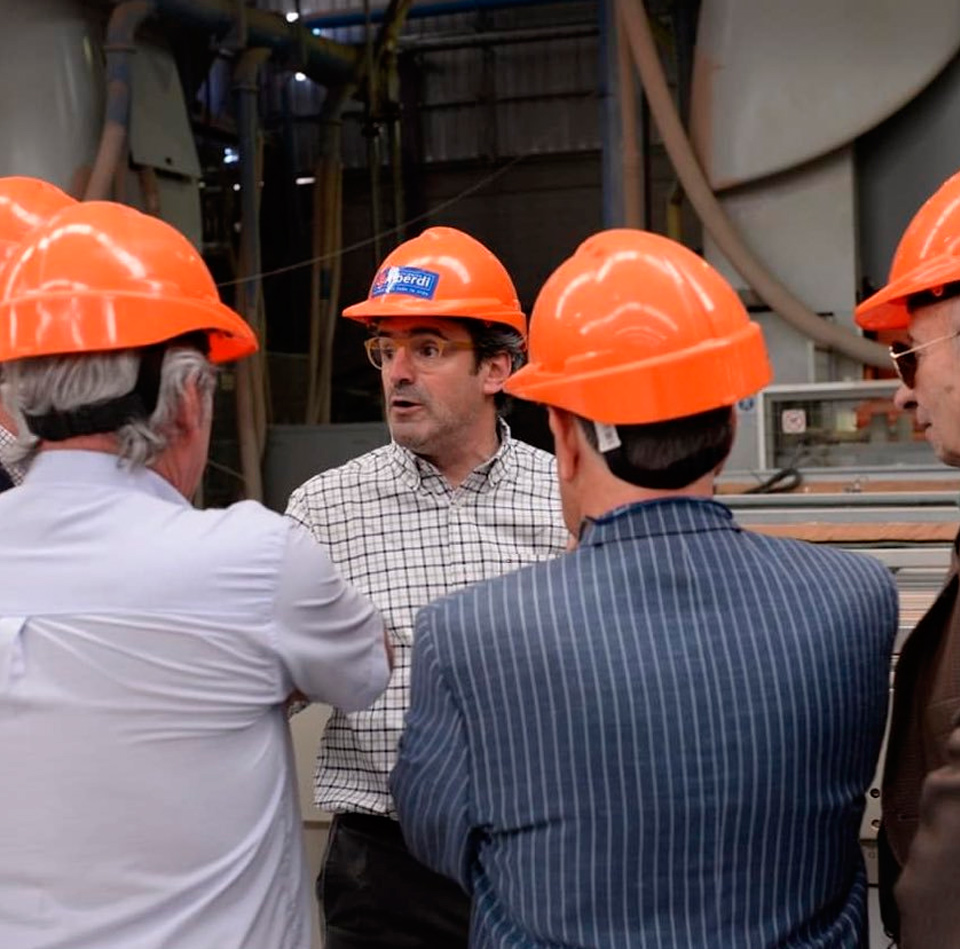 Recorrido junto al ministro Dante Sica y titulares de UIA y ADIBA de la planta Cerámica Alberdi