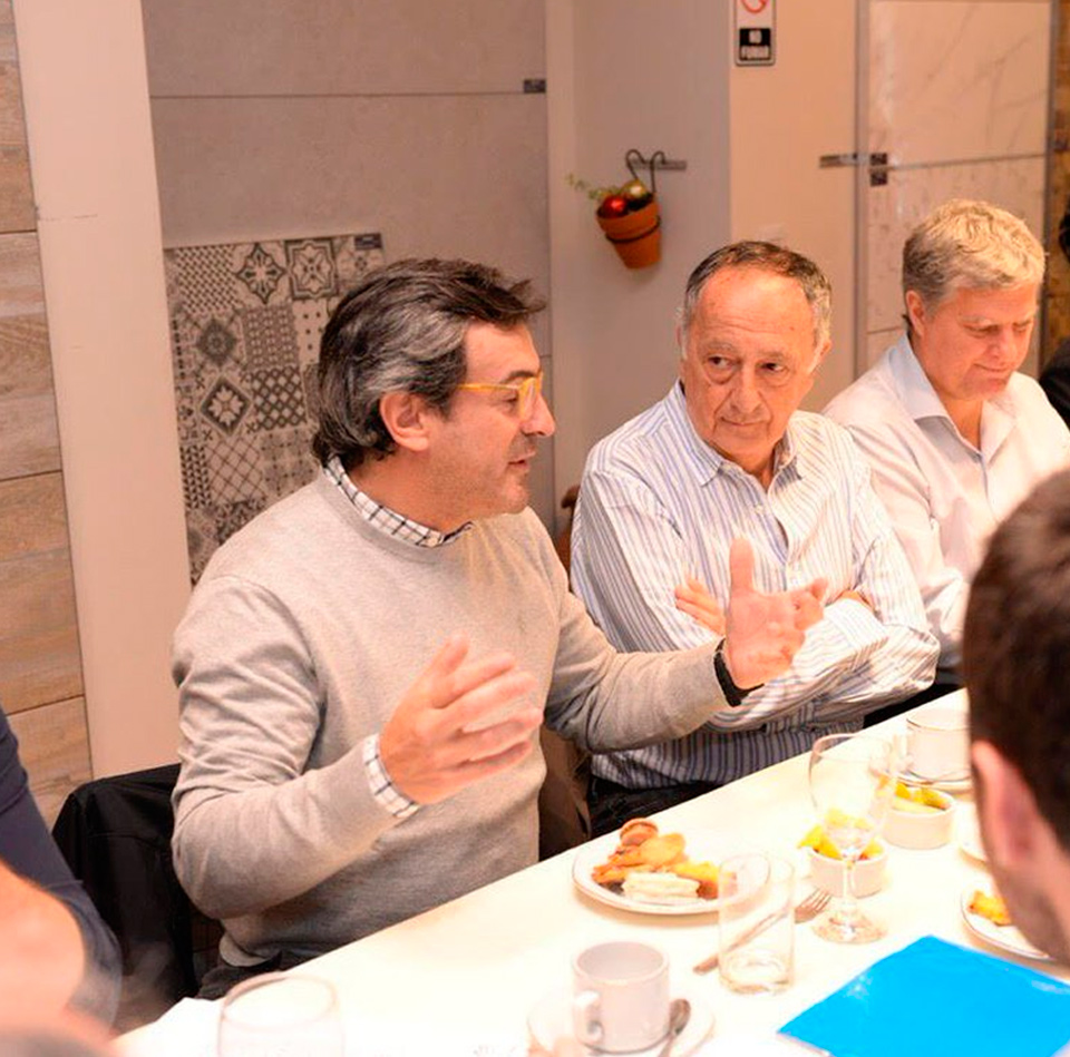 Junto al presidente de la UIA, Miguel Acevedo, y referentes industriales