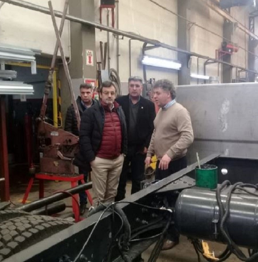 Junto a su presidente Aldo Hernánez, visité la fábrica ARD, dedicada a la producción de autobombas y artículos contra incendios