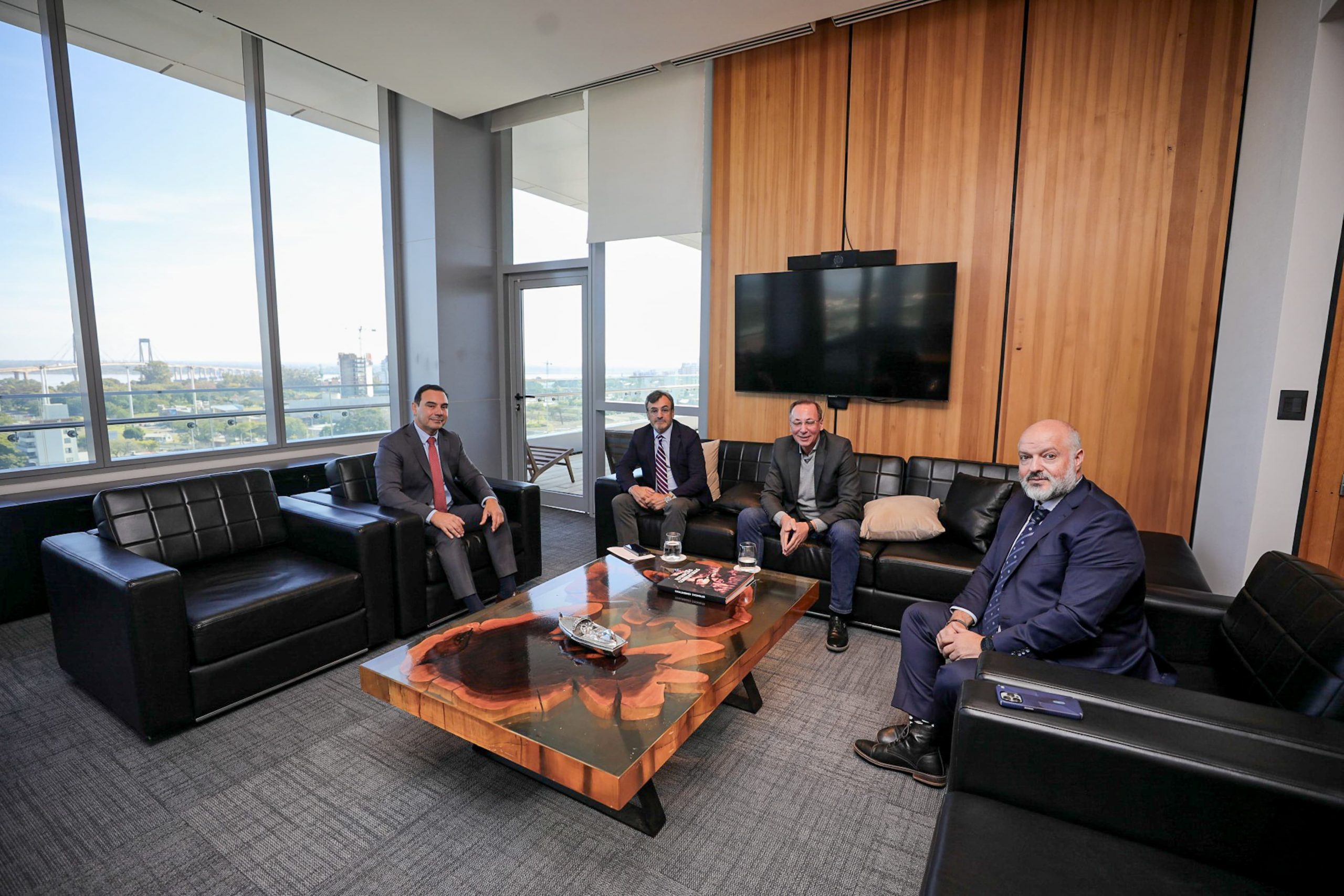 Viaje Federal de la UIA a Corrientes: reunión con el gobernador Gustavo Valdes