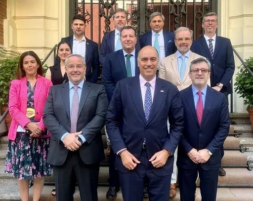 Visita al embajador argentino en España, Wenceslao Bunge