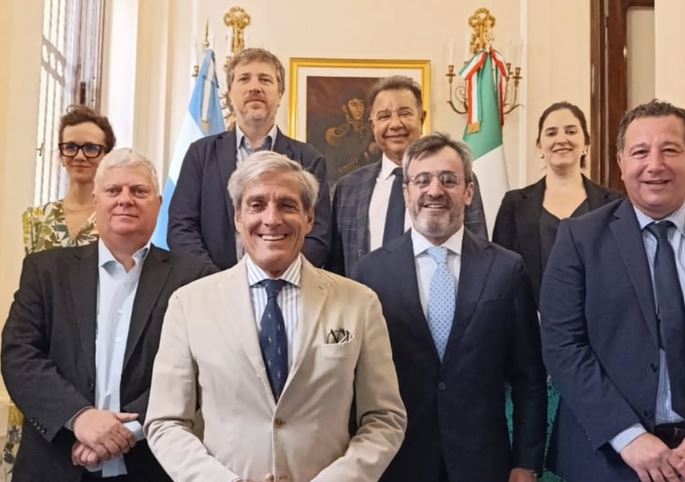 Encuentro en la Embajada Argentina en Roma